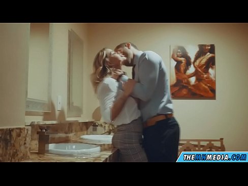 ❤️ Kad krūtiska blondīne pavedina tevi publiskā tualetē ️❌ Porno fb pie porno lv.verhentai.ru ❤